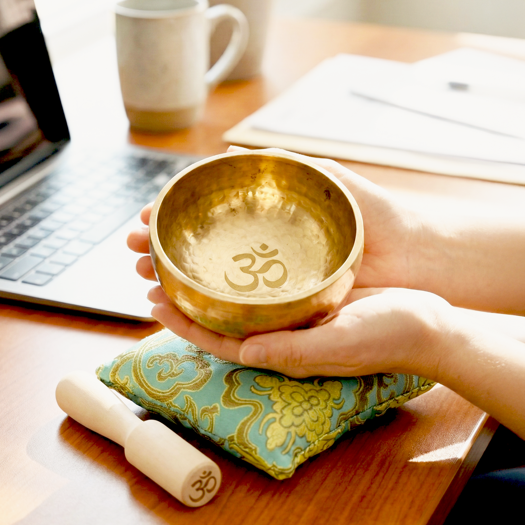 The ZenOhm Bowl ™ 4″ Tibetan Singing Bowl Set – for Meditation, Sound Healing, Chakra, Yoga – Handmade in Nepal