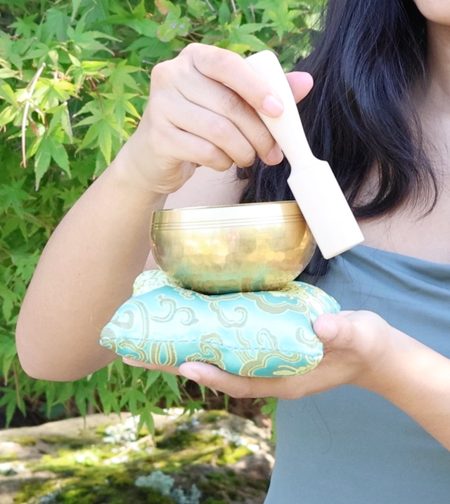 The ZenOhm Bowl ™ 4″ Tibetan Singing Bowl Set – for Meditation, Sound Healing, Chakra, Yoga – Handmade in Nepal
