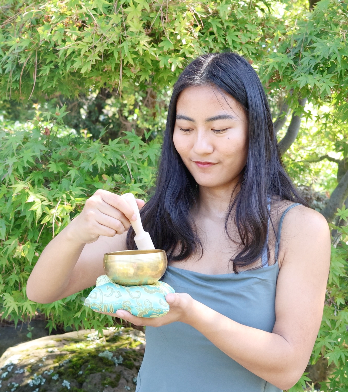 The ZenOhm Bowl ™ 4″ Tibetan Singing Bowl Set – for Meditation, Sound Healing, Chakra, Yoga – Handmade in Nepal