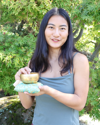 The ZenOhm Bowl ™ 4″ Tibetan Singing Bowl Set – for Meditation, Sound Healing, Chakra, Yoga – Handmade in Nepal